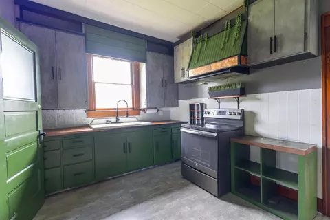 Kitchen - 409 E Sedgwick St, Brookfield, MO 64628 photo 3 of 4