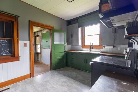 Kitchen - 409 E Sedgwick St, Brookfield, MO 64628 photo 4 of 4