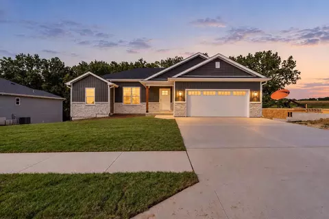 2431 Greenside Dr, Boonville, MO 65233