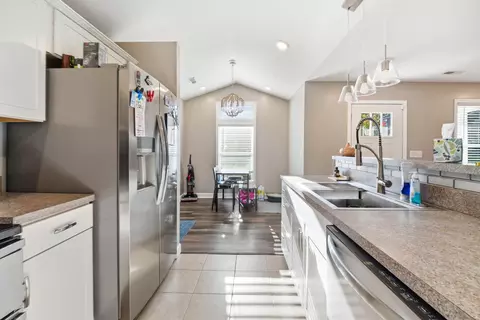 Entry Way - 403 Epperson, Moberly, MO 65270 photo 1 of 1