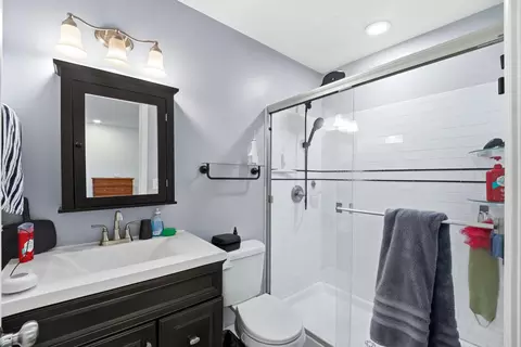 Bath - 403 Epperson, Moberly, MO 65270 photo 1 of 2