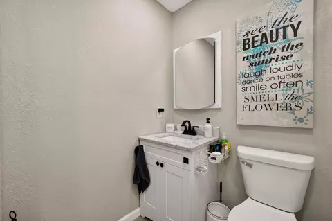 Bath - 708 S Summit Dr, Holts Summit, MO 65043 photo 1 of 2