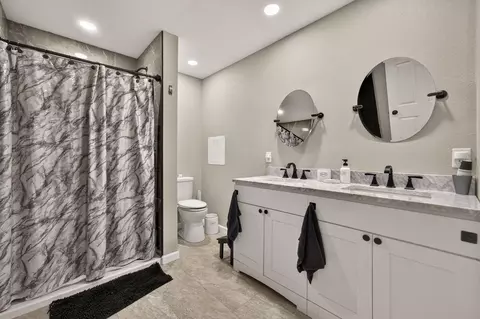 Bath - 708 S Summit Dr, Holts Summit, MO 65043 photo 2 of 2