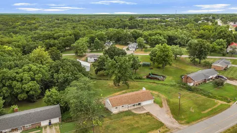 View/Area - 708 S Summit Dr, Holts Summit, MO 65043 photo 3 of 4