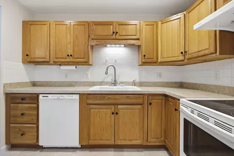 Kitchen - 7 E Alhambra Dr, Columbia, MO 65203 photo 2 of 5