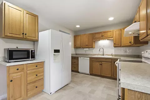 Kitchen - 7 E Alhambra Dr, Columbia, MO 65203 photo 4 of 5