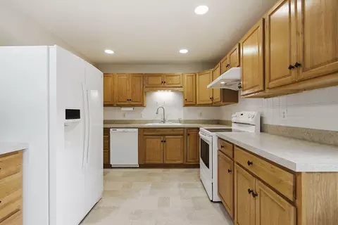 Kitchen - 7 E Alhambra Dr, Columbia, MO 65203 photo 3 of 5