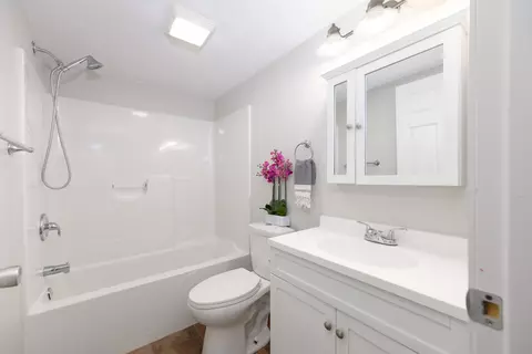 Bath - 11812 Pine St, Centertown, MO 65023 photo 3 of 3