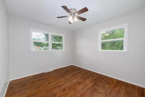 Bedroom - 11812 Pine St, Centertown, MO 65023 photo 3 of 4