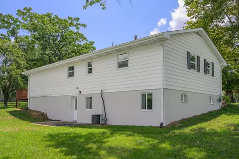 Exterior - 11812 Pine St, Centertown, MO 65023 photo 3 of 8