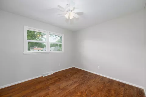 Bedroom - 11812 Pine St, Centertown, MO 65023 photo 2 of 4