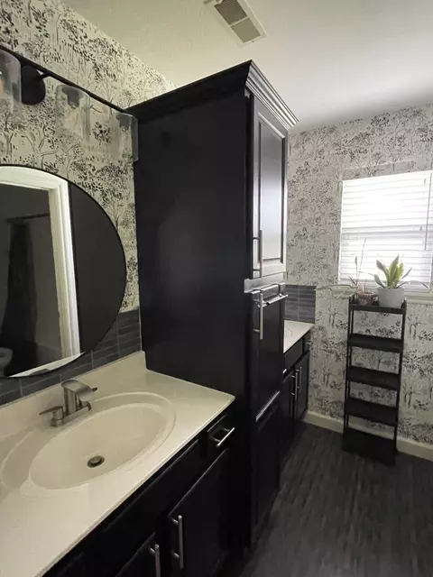 Bath - 2306 Mace Dr, Columbia, MO 65201 photo 2 of 2