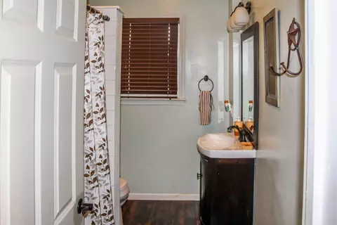 Bath - 107 N Leeds Ave, Eldon, MO 65026 photo 1 of 1