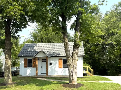 Exterior - 1504 Monroe St, Fulton, MO 65251 photo 3 of 5