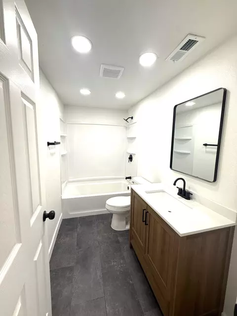 Bath - 1504 Monroe St, Fulton, MO 65251 photo 1 of 1