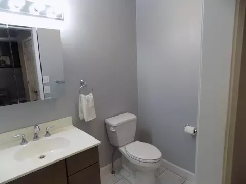 Bath - 815 E Mitchell Ave, Centralia, MO 65240 photo 2 of 3