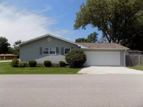 Exterior - 815 E Mitchell Ave, Centralia, MO 65240 photo 2 of 10
