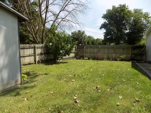 Exterior - 815 E Mitchell Ave, Centralia, MO 65240 photo 9 of 10