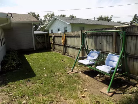 Exterior - 815 E Mitchell Ave, Centralia, MO 65240 photo 7 of 10