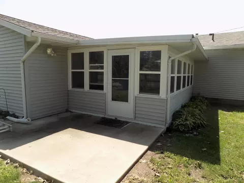 Exterior - 815 E Mitchell Ave, Centralia, MO 65240 photo 6 of 10