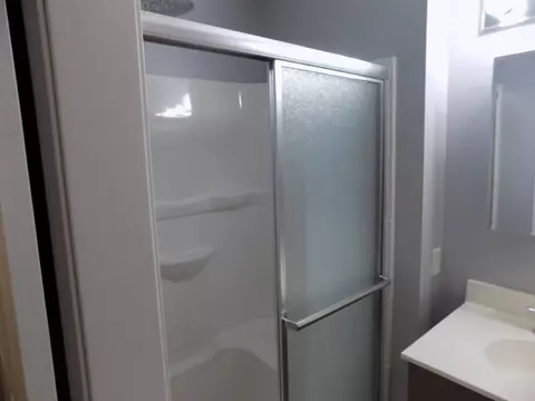 Bath - 815 E Mitchell Ave, Centralia, MO 65240 photo 3 of 3