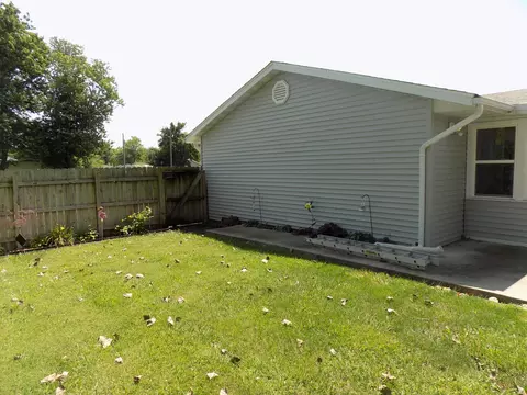 Exterior - 815 E Mitchell Ave, Centralia, MO 65240 photo 8 of 10