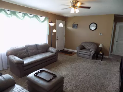 Living - 815 E Mitchell Ave, Centralia, MO 65240 photo 2 of 4