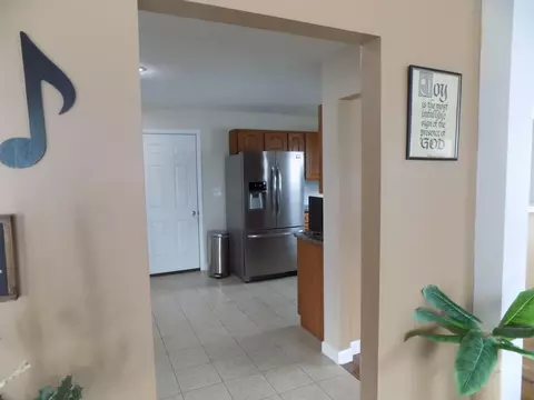 Entry Way - 815 E Mitchell Ave, Centralia, MO 65240 photo 1 of 1