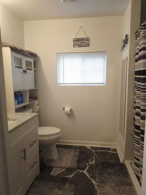 Bath - 322 Palmyra St, Perry, MO 63462 photo 2 of 2