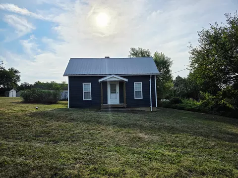 Exterior - 322 Palmyra St, Perry, MO 63462 photo 2 of 6