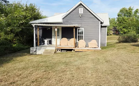 Exterior - 322 Palmyra St, Perry, MO 63462 photo 3 of 6