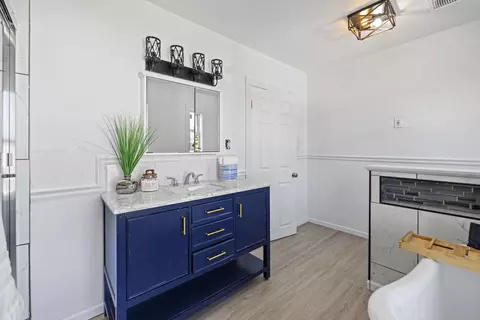 Bath - 1012 N Bluff St, Fulton, MO 65251 photo 3 of 8