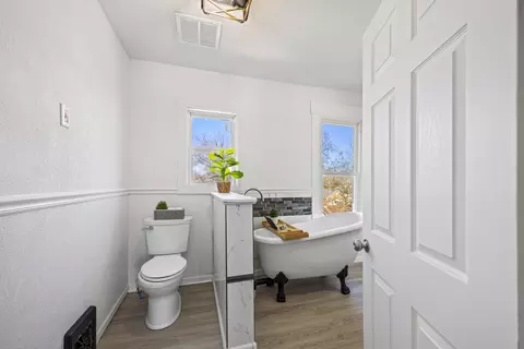 Bath - 1012 N Bluff St, Fulton, MO 65251 photo 7 of 8