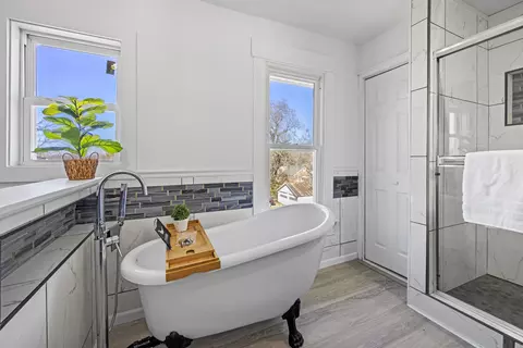 Bath - 1012 N Bluff St, Fulton, MO 65251 photo 5 of 8