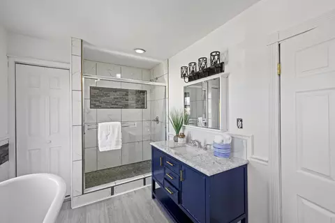 Bath - 1012 N Bluff St, Fulton, MO 65251 photo 1 of 8