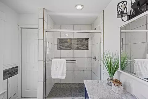 Bath - 1012 N Bluff St, Fulton, MO 65251 photo 4 of 8