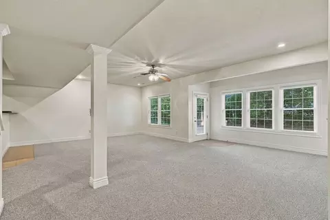 Living - 508 Middleton Dr, Ashland, MO 65010 photo 10 of 14