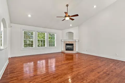 Living - 508 Middleton Dr, Ashland, MO 65010 photo 5 of 14