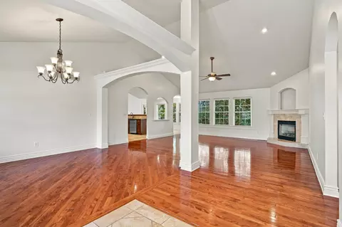 Living - 508 Middleton Dr, Ashland, MO 65010 photo 2 of 14