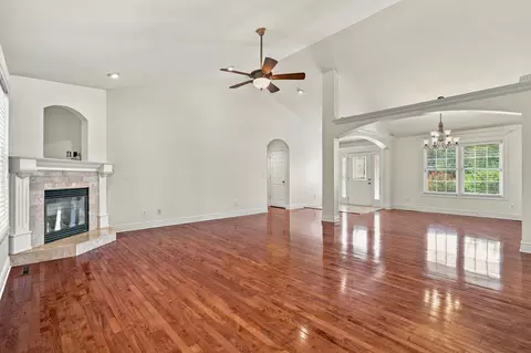 Living - 508 Middleton Dr, Ashland, MO 65010 photo 7 of 14