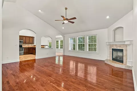 Living - 508 Middleton Dr, Ashland, MO 65010 photo 4 of 14