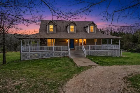 8170 W Carr Ln, Harrisburg, MO 65256