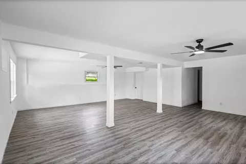 Living - 1002 Randall Ln, Fulton, MO 65251 photo 2 of 3