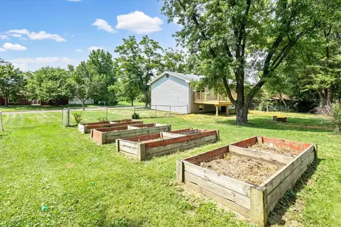 Exterior - 1002 Randall Ln, Fulton, MO 65251 photo 3 of 8