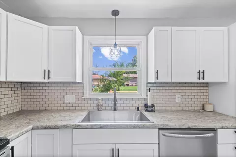 Kitchen - 1002 Randall Ln, Fulton, MO 65251 photo 1 of 4