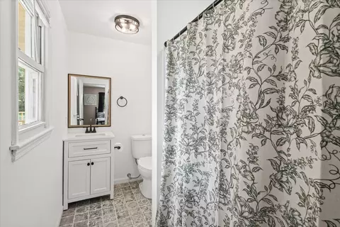 Bath - 1002 Randall Ln, Fulton, MO 65251 photo 1 of 4