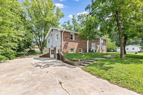 Exterior - 1002 Randall Ln, Fulton, MO 65251 photo 6 of 8