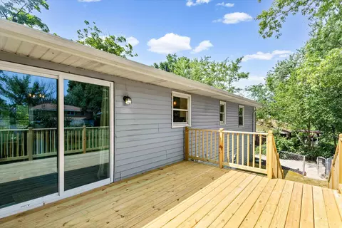 Exterior - 1002 Randall Ln, Fulton, MO 65251 photo 2 of 8
