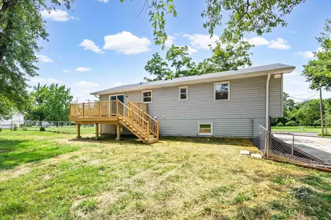 Exterior - 1002 Randall Ln, Fulton, MO 65251 photo 4 of 8