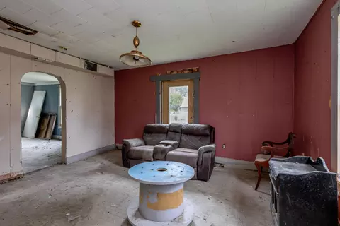 Living - 200 E Breckenridge St, Mexico, MO 65265 photo 1 of 2